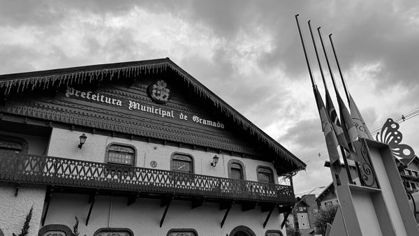 Foto Bandeira a meio-mastro