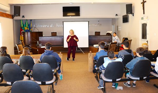 Foto Nova Legislatura dos Vereadores Jovens começa com formação em Dicção e Oratória