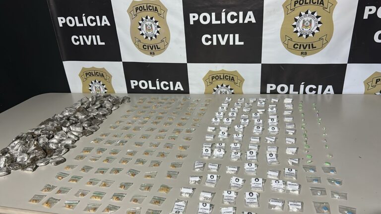 Foto Policia Civil prende investigado por tráfico de drogas e aprende grande quantidade de drogas no bairro Três Pinheiros em Gramado