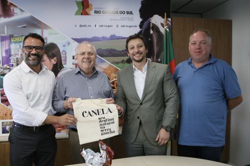 Foto Rafael Carniel Covatti prefeito Gilberto Cezar e Guilherme