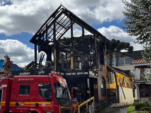 Foto incendio rescaldo