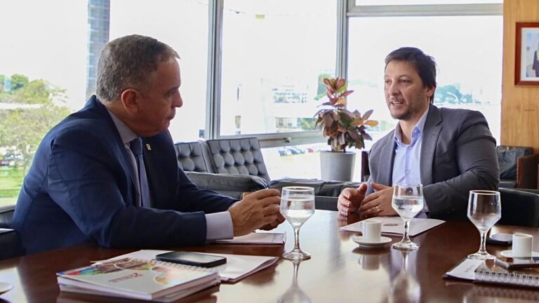 Foto Prefeito se reúne com Secretário de Relações Institucionais da Presidência da República