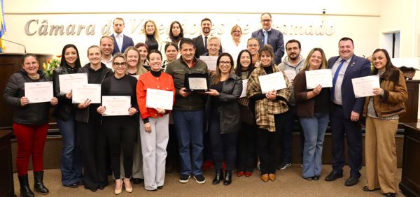 Foto Secretaria da Cidadania é homenageada pelo trabalho nas enchentes de 2024
