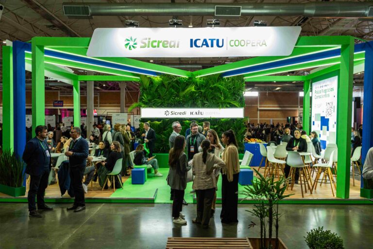Estande do Sicredi e da Icatu Coopera no Gramado Summit - Foto por Diego Soares