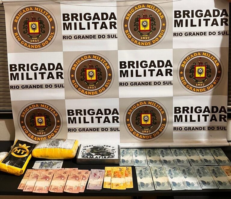 Foto PRE prende dupla na ERS 115 em Gramado por tráfico de entorpecentes