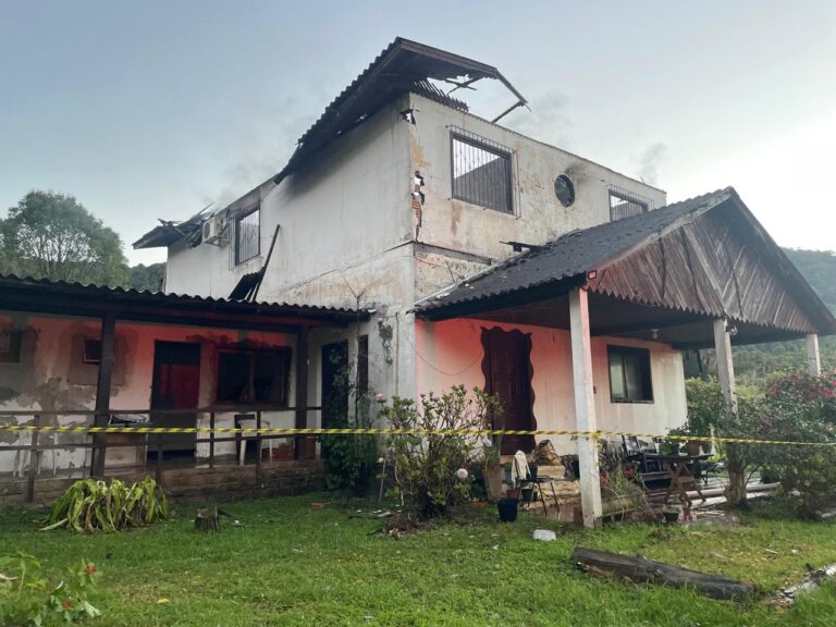 Foto incendio residencia linha araripe