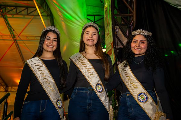 Foto Novas soberanas Canela 26jul Clara Lavinia Hevilin Credito Atur Dias