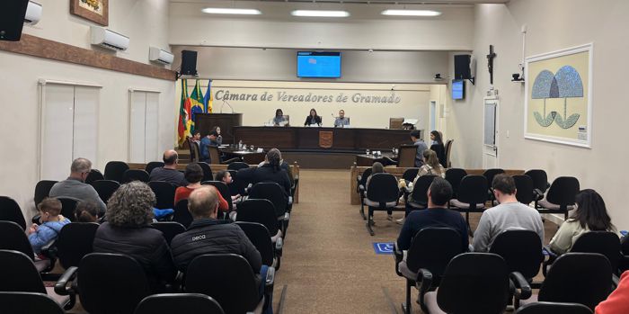 Foto Vereadores Jovens apresentam projetos e pedidos durante terceira sessão no Plenário da Câmara de Gramado