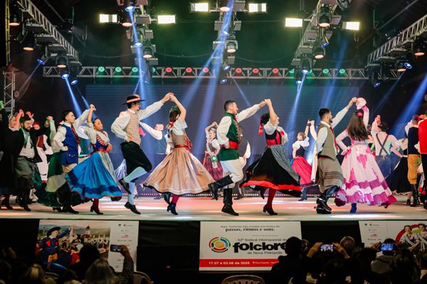 Foto abertura festival do folclore