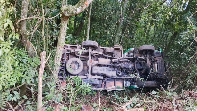 Foto acidente camionete de gás