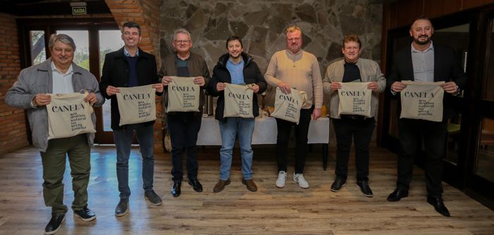 Foto encontro prefeitos amserra