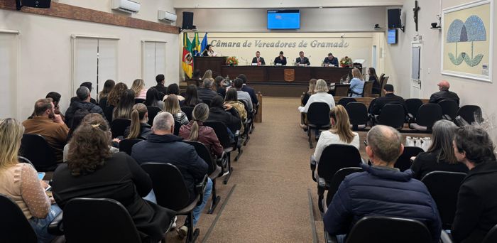 Foto vereadores em sessão