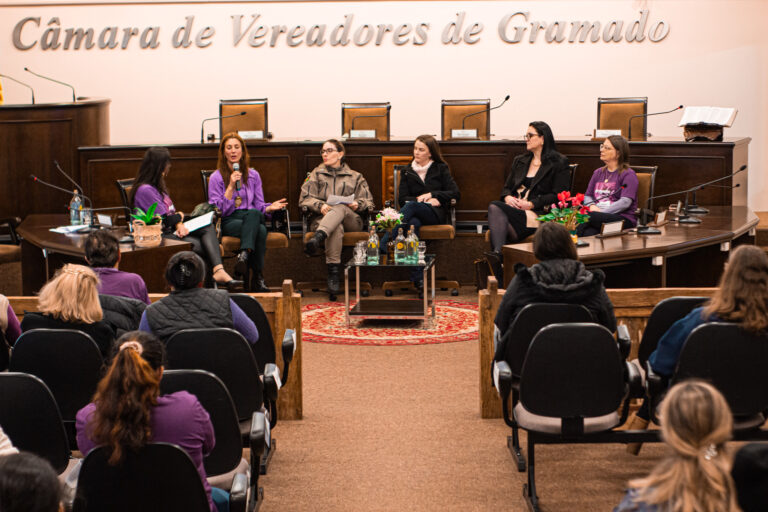 Agosto Lilás Câmara de Gramado promove painel sobre o combate à violência contra a mulher