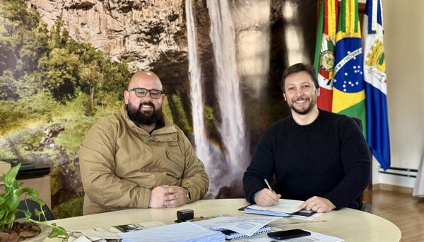 Foto César e prefeito Gilberto