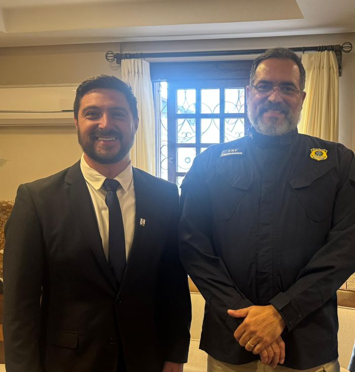 Foto Presidente da Câmara vereador Ike Koetz e o Diretor-geral da PRF Antônio Fernando Souza Oliveira