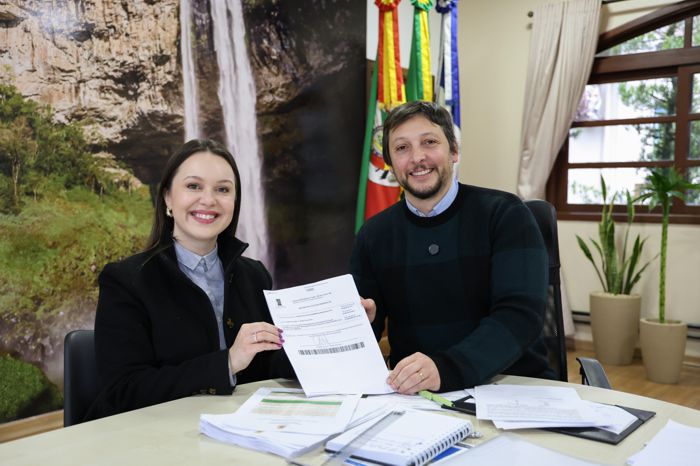 Foto vereadora e prefeito Gilberto