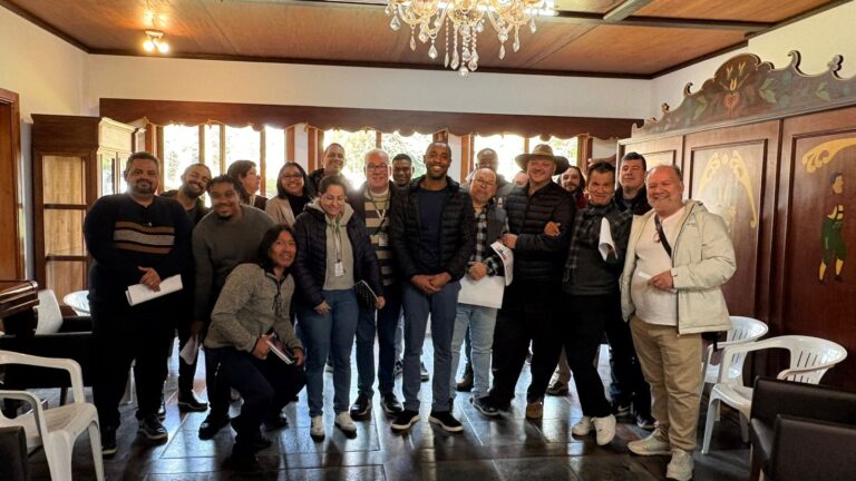 Reunião com artistas de rua de Gramado