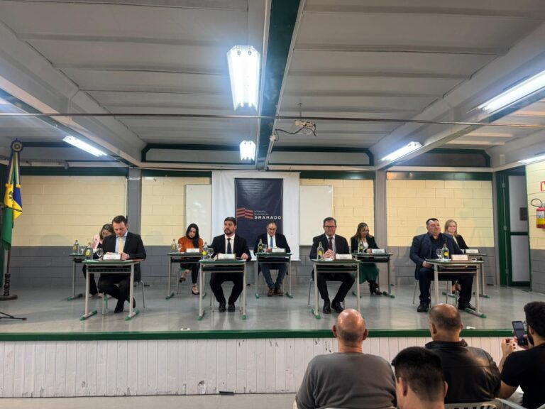 Câmara aprova orçamento de 2026 e homenageia personalidades que transformaram Gramado