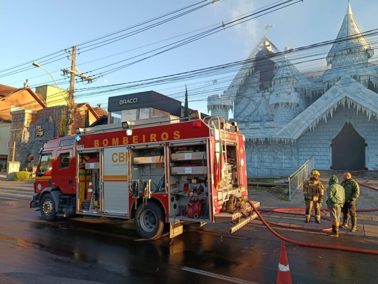 Foto incendio castelo de gelo