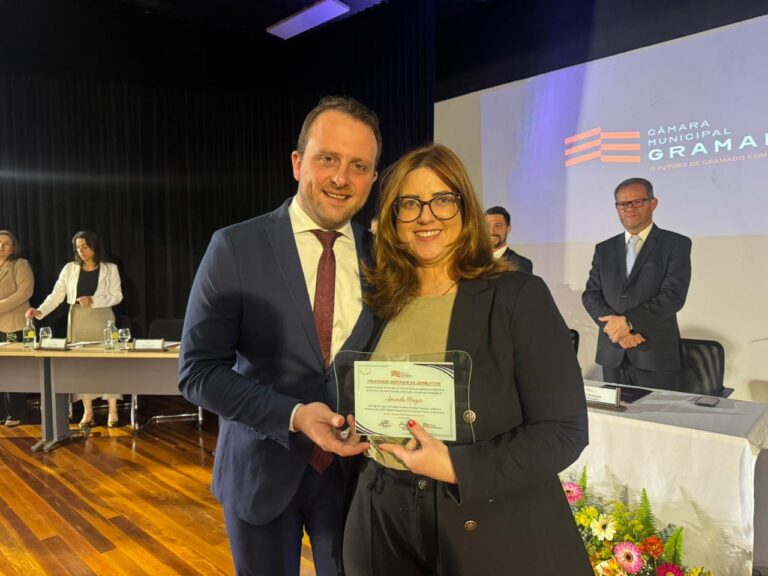 rofessora Amanda Mengue, também da Escola Senador Salgado Filho