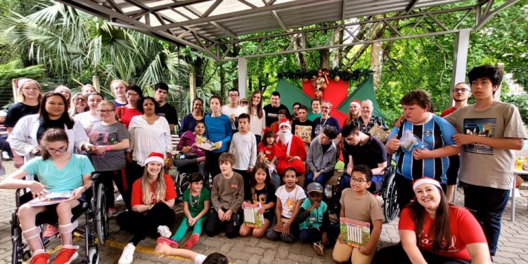 APAE e Sindtur reunidos com usuários e familiares