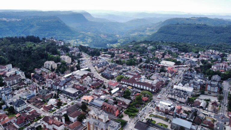 Centro de Gramado Aérea Vista Vale do Quilombo