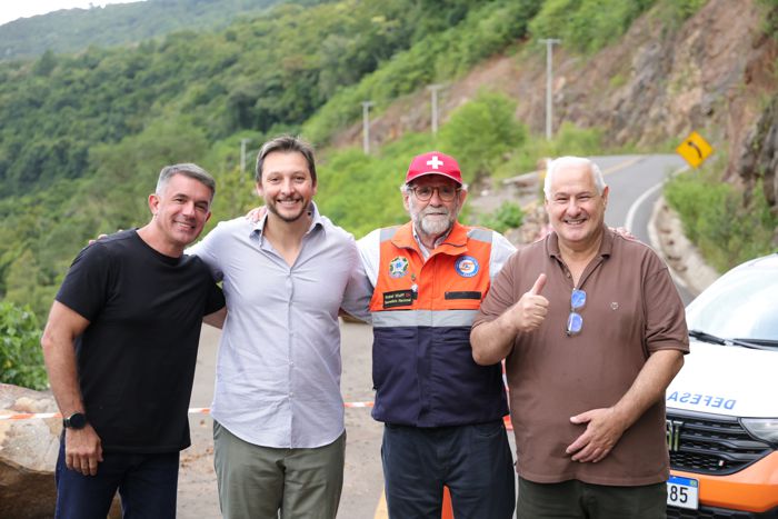 Foto Maneco prefeito Gilberto secretário Wolnei e vice Gilberto Tegner